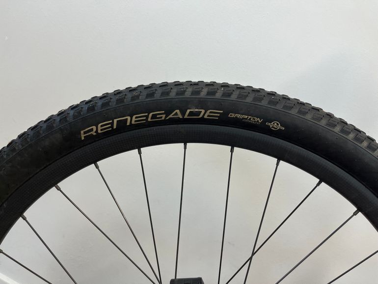 Used Specialized Epic Expert Carbon 2019 Mountainbike, Red — image 4 of 7