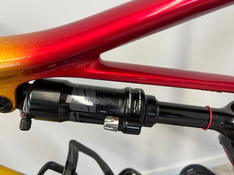 Used Specialized Epic Expert Carbon 2019 Mountainbike, Red — image 5 of 7