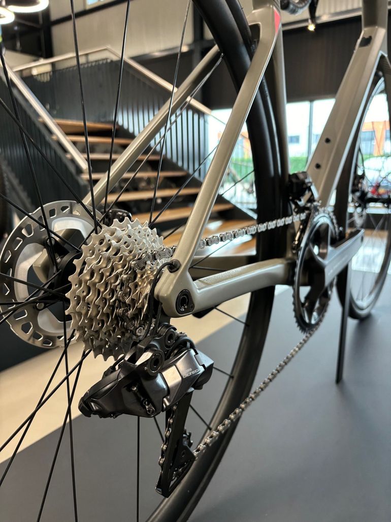 Used BMC Roadmachine 01 THREE 2022 2022 Road & Gravel, Grigio chiaro — image 4 of 5