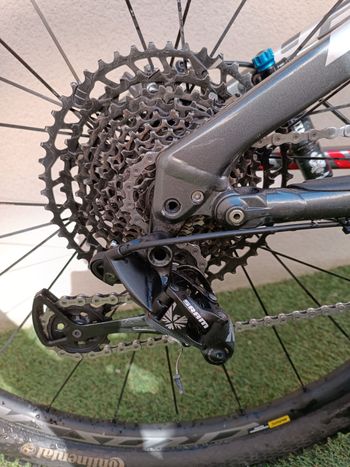 Used Specialized Men's Epic Comp Carbon 2018 2017 Mountainbike, Light Gray, 29 — image 4 of 8