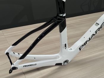 Pinarello DOGMA F FRAMESET SPEEDSTER WHITE MIS 540 2024 Road & Gravel d'occasion — image 4 sur 5