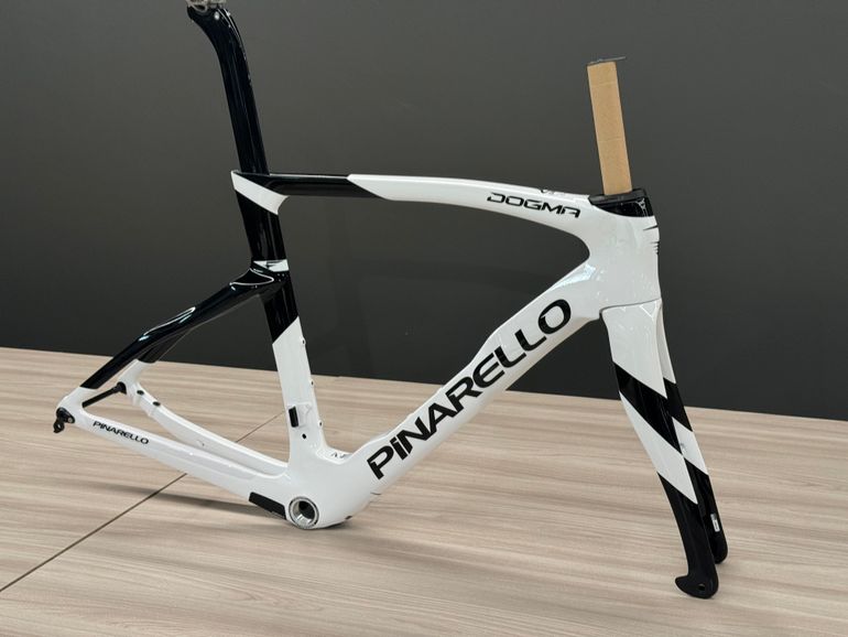 Pinarello DOGMA F FRAMESET SPEEDSTER WHITE MIS 540 2024 Road & Gravel d'occasion — image 5 sur 5