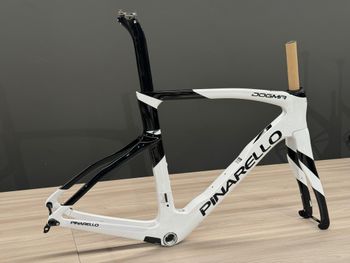 Pinarello DOGMA F FRAMESET SPEEDSTER WHITE MIS 540 2024 Road & Gravel d'occasion — image 3 sur 5