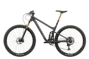 Used Pivot Mach 4 SL 2021 Mountainbike, Black — image 4 of 10
