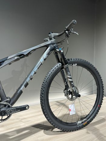 Used Trek SUPERCALIBER GEN 1 TG. M/L 2023 Mountainbike, Black — image 9 of 20