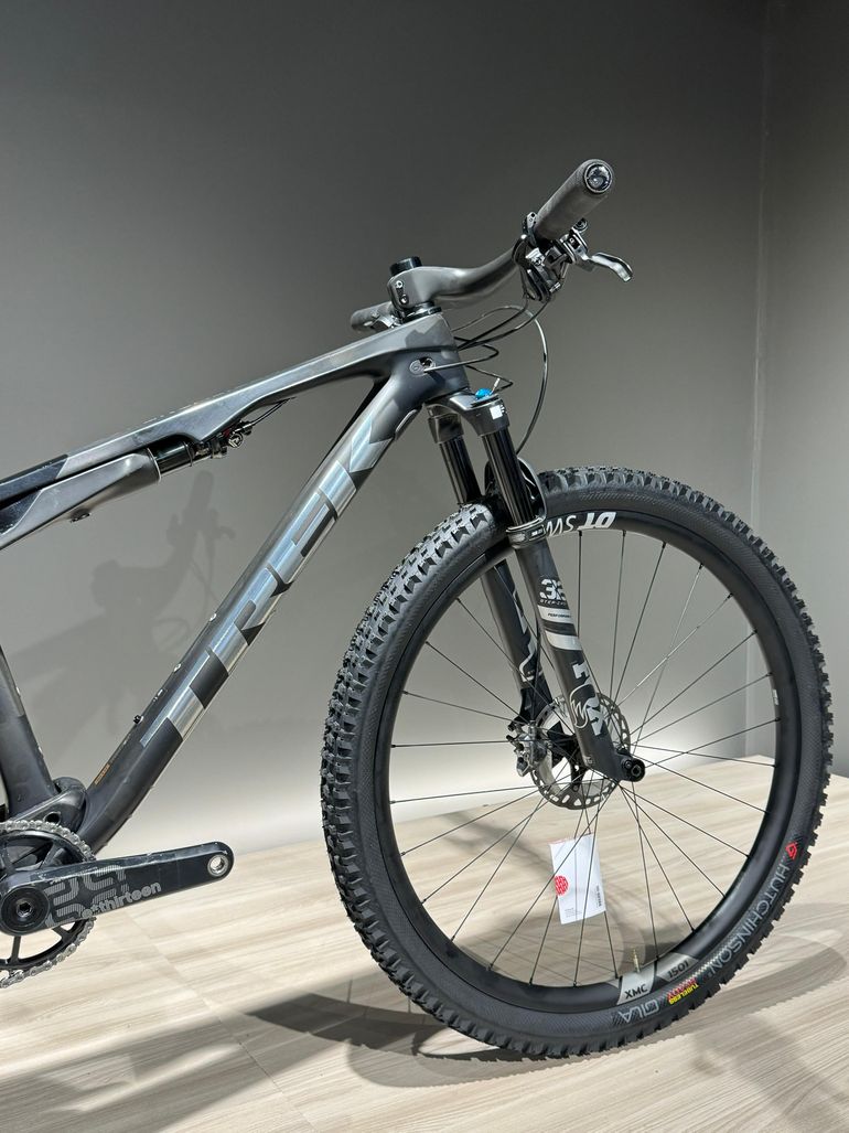 Used Trek SUPERCALIBER GEN 1 TG. M/L 2023 Mountainbike, Black — image 9 of 20