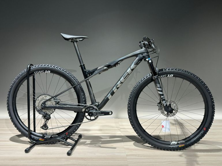 Used Trek SUPERCALIBER GEN 1 TG. M/L 2023 Mountainbike, Black — image 17 of 20