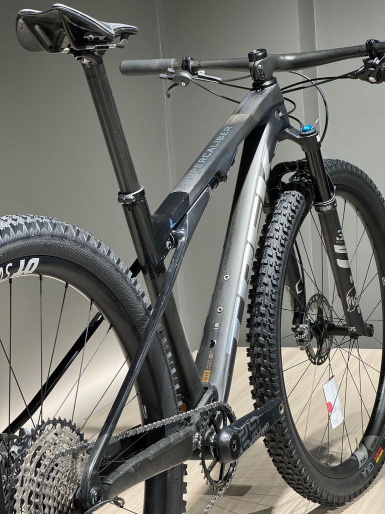 Used Trek SUPERCALIBER GEN 1 TG. M/L 2023 Mountainbike, Black — image 6 of 20