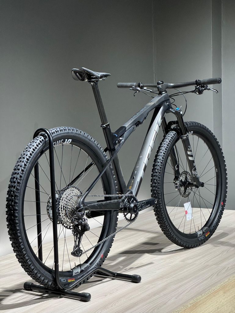 Used Trek SUPERCALIBER GEN 1 TG. M/L 2023 Mountainbike, Black — image 2 of 20