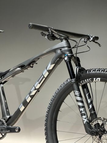 Used Trek SUPERCALIBER GEN 1 TG. M/L 2023 Mountainbike, Black — image 4 of 20