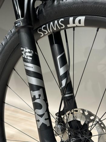 Used Trek SUPERCALIBER GEN 1 TG. M/L 2023 Mountainbike, Black — image 18 of 20