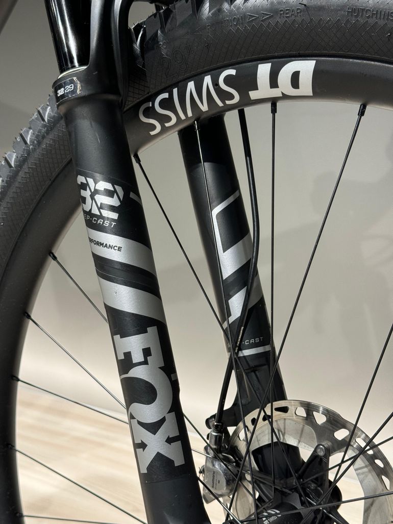 Used Trek SUPERCALIBER GEN 1 TG. M/L 2023 Mountainbike, Black — image 18 of 20