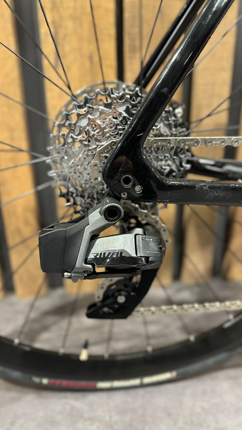 Used Trek Émonda SL 6 Disc - Rival AXS 2022 Road & Gravel — image 9 of 18