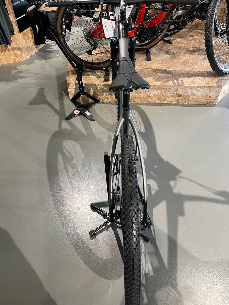 Used BH ULTIMATE RC 7.7 2023 2023 Mountainbike, Light Gray, 29 — image 3 of 3