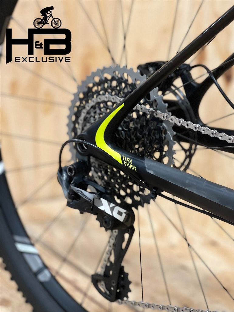 Used Canyon Lux CF 9.9 CARBON X01 2018 Mountainbike, Black — image 3 of 15
