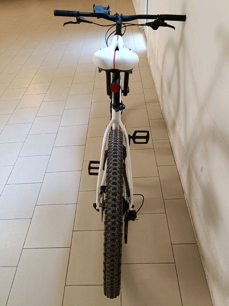 Used Trek X-Caliber 8 2023 2023 Mountainbike, White, 27.5, 29 — image 3 of 10