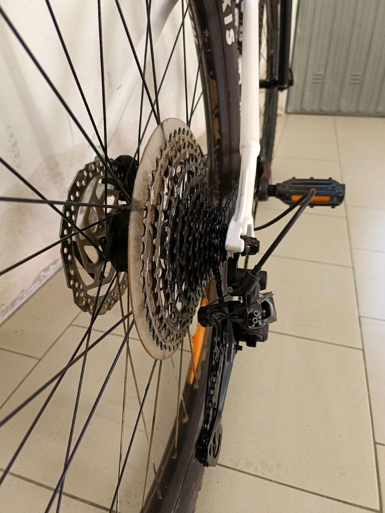 Used Trek X-Caliber 8 2023 2023 Mountainbike, White, 27.5, 29 — image 5 of 10