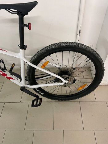 Used Trek X-Caliber 8 2023 2023 Mountainbike, White, 27.5, 29 — image 7 of 10
