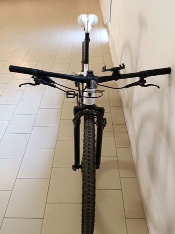 Used Trek X-Caliber 8 2023 2023 Mountainbike, White, 27.5, 29 — image 2 of 10