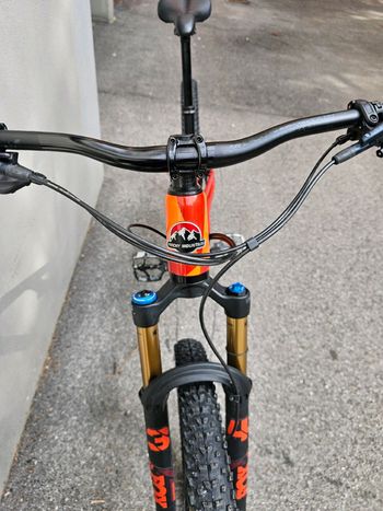 Used Rocky Mountain Element Carbon 50 2022 Mountainbike, Rosso — image 2 of 45