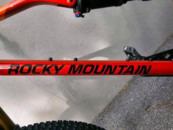 Used Rocky Mountain Element Carbon 50 2022 Mountainbike, Rosso — image 27 of 45