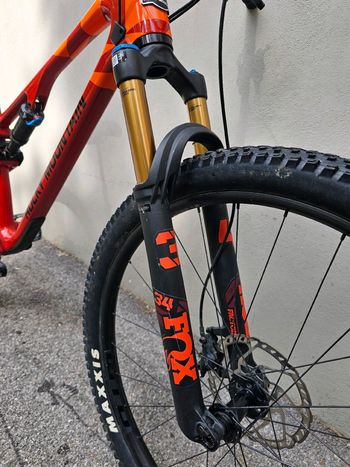 Used Rocky Mountain Element Carbon 50 2022 Mountainbike, Rosso — image 43 of 45