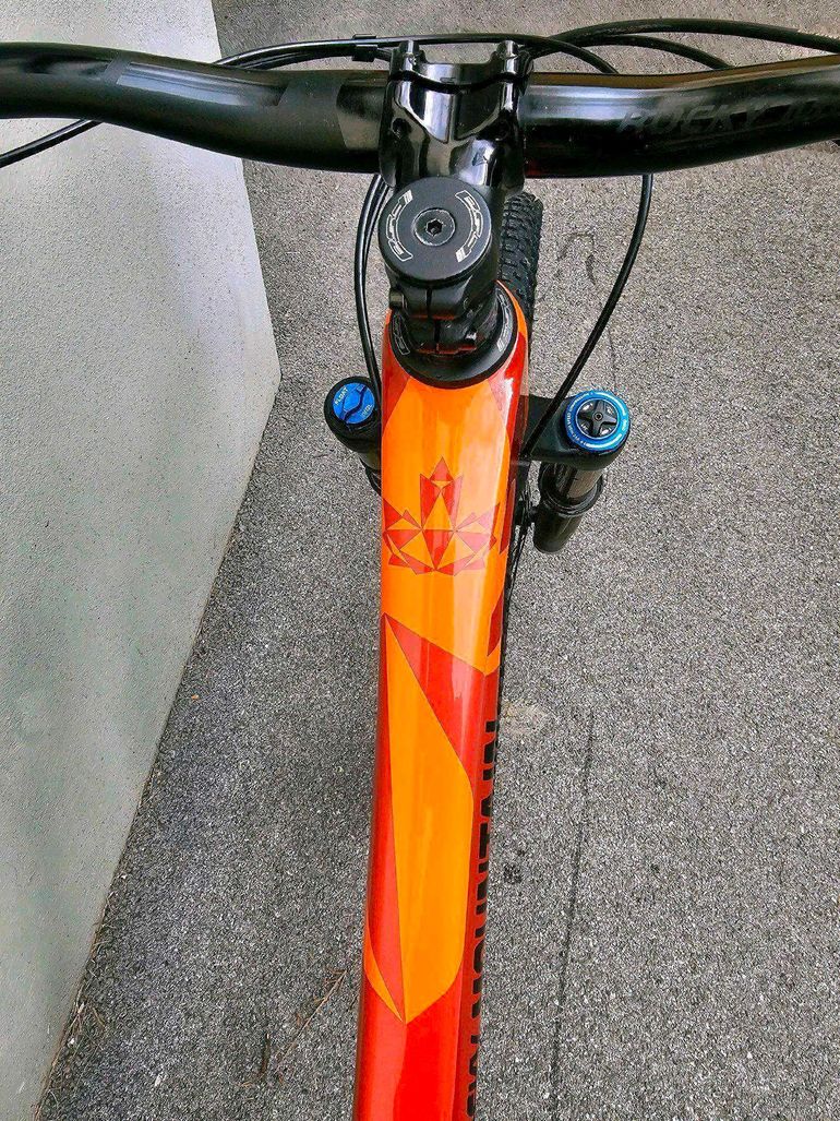 Used Rocky Mountain Element Carbon 50 2022 Mountainbike, Rosso — image 29 of 45