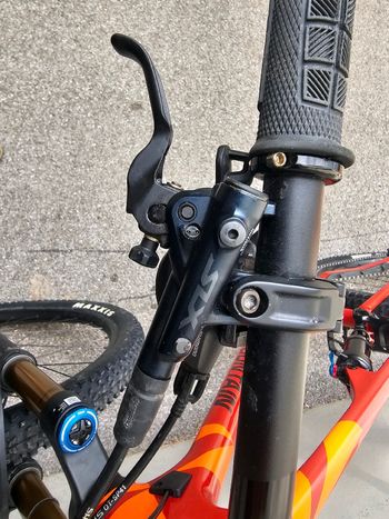 Used Rocky Mountain Element Carbon 50 2022 Mountainbike, Rosso — image 19 of 45