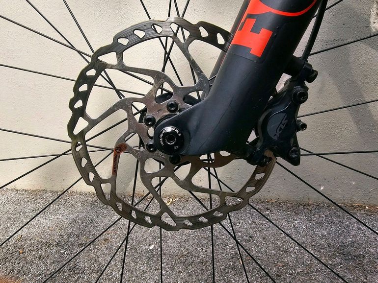 Used Rocky Mountain Element Carbon 50 2022 Mountainbike, Rosso — image 13 of 45