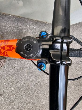 Used Rocky Mountain Element Carbon 50 2022 Mountainbike, Rosso — image 21 of 45