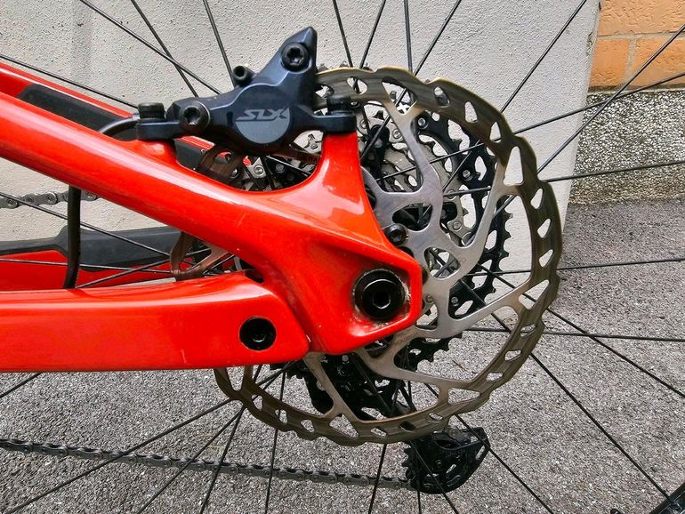 Used Rocky Mountain Element Carbon 50 2022 Mountainbike, Rosso — image 16 of 45