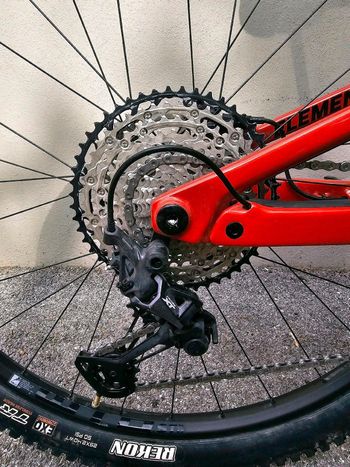 Used Rocky Mountain Element Carbon 50 2022 Mountainbike, Rosso — image 3 of 45
