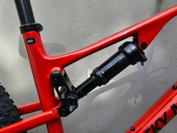 Used Rocky Mountain Element Carbon 50 2022 Mountainbike, Rosso — image 9 of 45