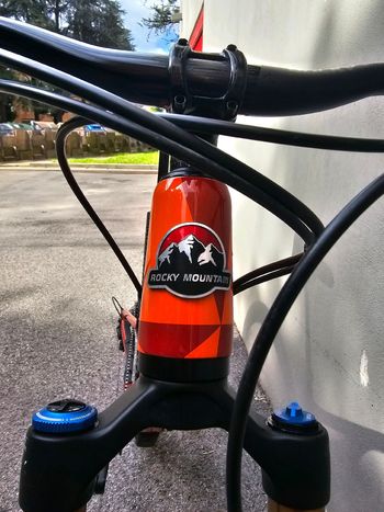 Used Rocky Mountain Element Carbon 50 2022 Mountainbike, Rosso — image 26 of 45