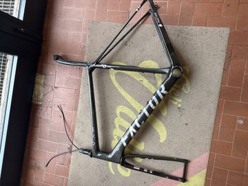 Used Factor O2 VAM 2024 Road & Gravel, Black — image 8 of 11