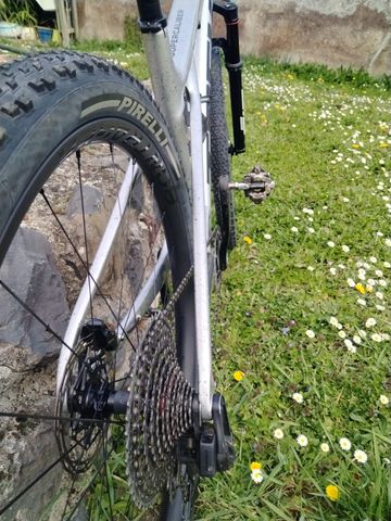 Trek Supercaliber SRAM XX SL Eagle AXS (T-Type) 2025 Mountainbike usato, Grigio chiaro — immagine 6 di 6