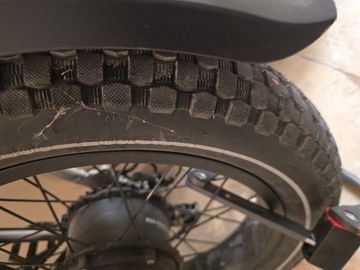 Rad Power Bikes Runner + 2023 Road & Gravel usato, Grigio chiaro — immagine 8 di 21