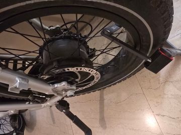 Rad Power Bikes Runner + 2023 Road & Gravel usato, Grigio chiaro — immagine 9 di 21