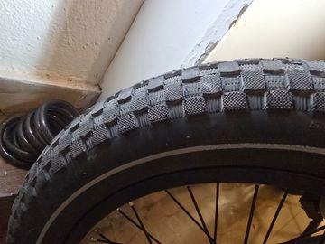 Rad Power Bikes Runner + 2023 Road & Gravel usato, Grigio chiaro — immagine 12 di 21