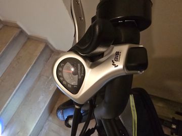 Rad Power Bikes Runner + 2023 Road & Gravel usato, Grigio chiaro — immagine 14 di 21