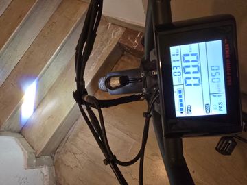 Rad Power Bikes Runner + 2023 Road & Gravel usato, Grigio chiaro — immagine 18 di 21