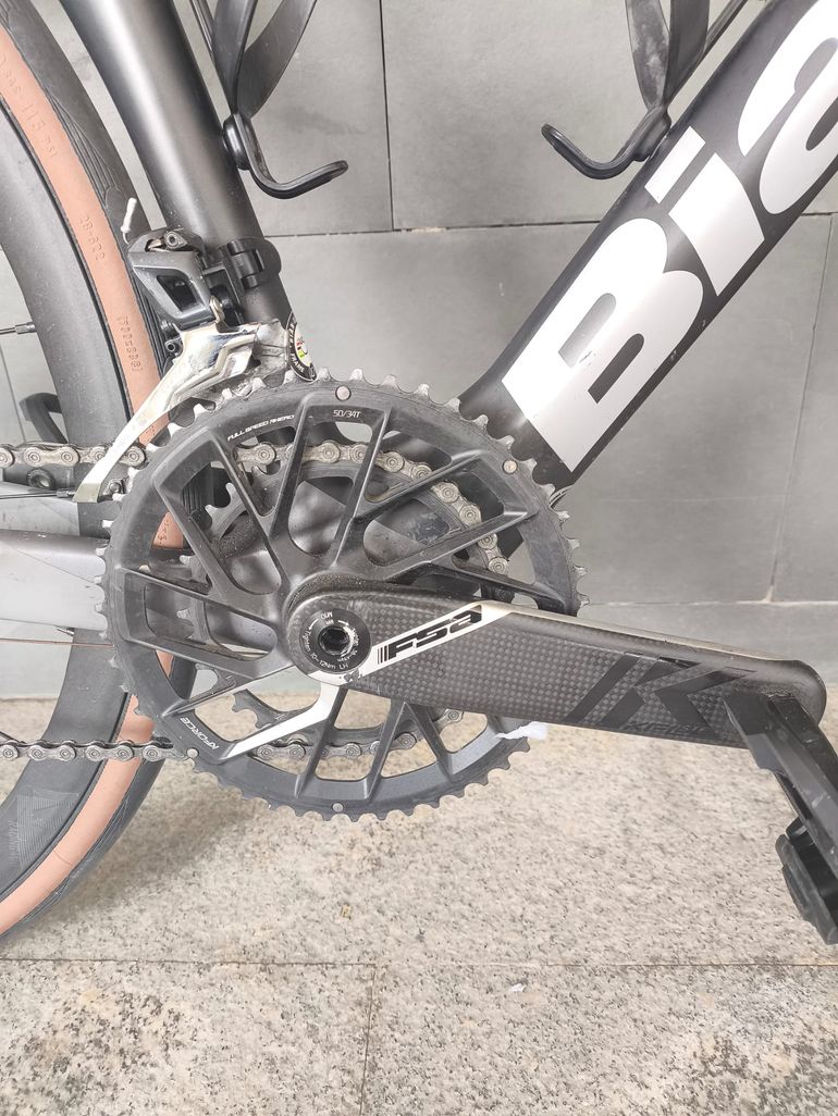 Used Bianchi Oltre XR3 - Ultegra 2022 2022 Road & Gravel, Light Gray — image 9 of 9