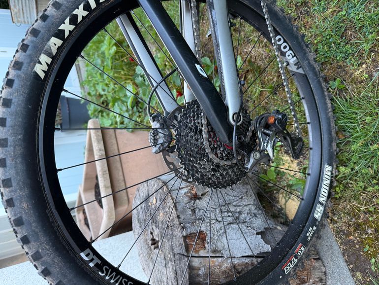 Used Rocky Mountain Thunderbolt 790 MSL BC Edition 2017 2017 Mountainbike, Light Gray, 27.5 — image 7 of 11
