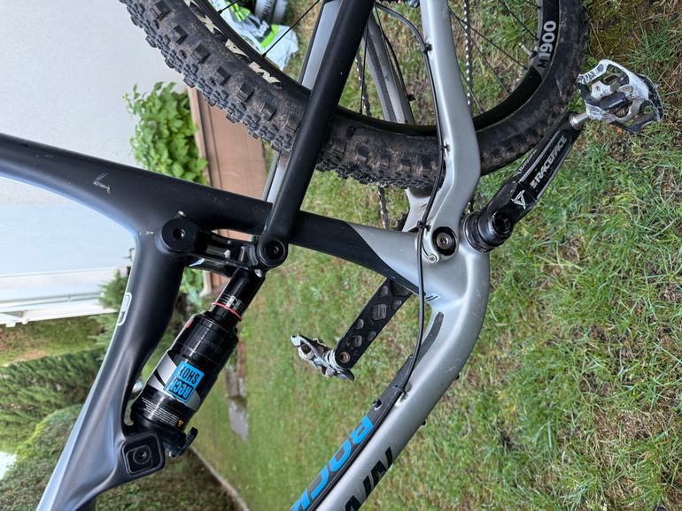 Used Rocky Mountain Thunderbolt 790 MSL BC Edition 2017 2017 Mountainbike, Light Gray, 27.5 — image 9 of 11