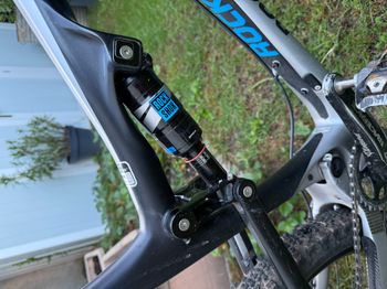 Used Rocky Mountain Thunderbolt 790 MSL BC Edition 2017 2017 Mountainbike, Light Gray, 27.5 — image 10 of 11