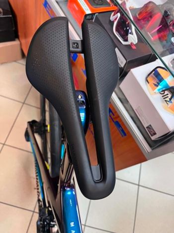 Used Trek Madone SLR 7 Gen 7 2024 2024 Road & Gravel — image 11 of 21
