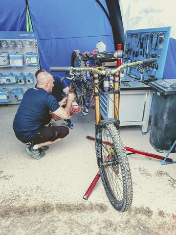 Used Marin Quake Shimano Saint 2025 Mountainbike, Purple — image 7 of 7