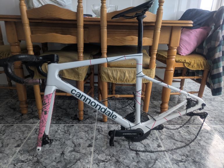 Käytetty Cannondale SuperSix EVO Hi-MOD 2 2023 Frameset 2023 Road & Gravel — kuva 4 / 4