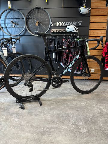 Specialized Tarmac SL8 Expert - SRAM Rival AXS 2024 2024 Road & Gravel usato