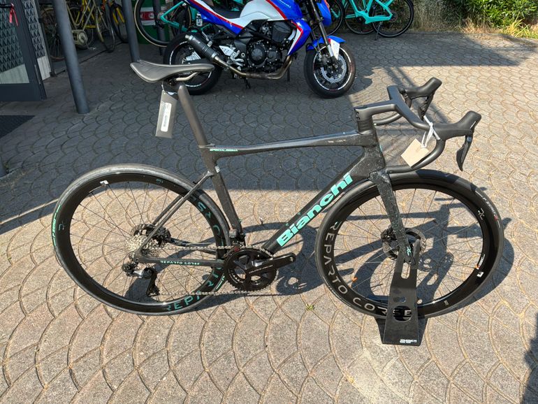Used Bianchi Specialissima Shimano Dura Ace Di2 2026 Road & Gravel, Black — image 9 of 9